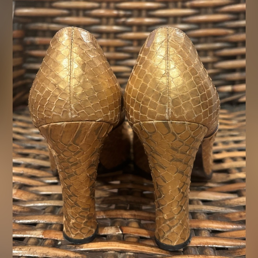 Casadei Gold Textured Heels in size 7 - Picture 4 of 13